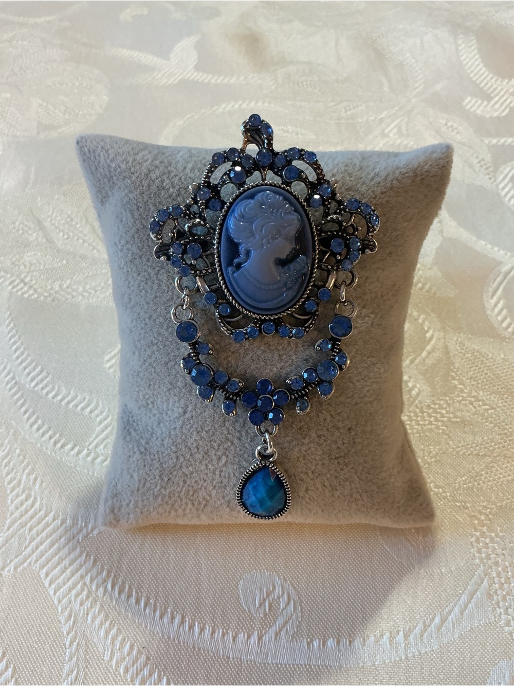 Blue Resin Cameo Vintage Style Silver Tone Brooch
